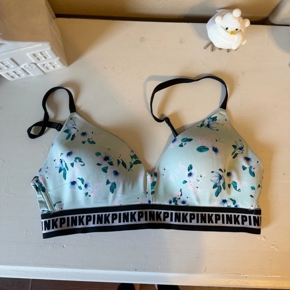 PINK VS Wear Everywhere Lightly Lined Bra